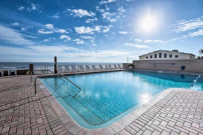 Oceanfront Daytona Beach Club Studio with Pool Access